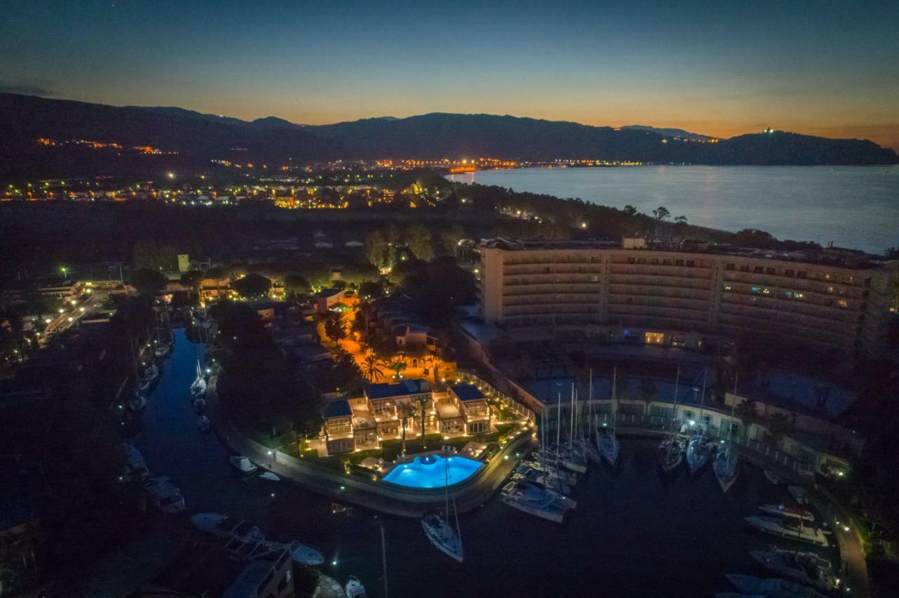 Residence Delfino, Portorosa Furnari Buitenkant foto