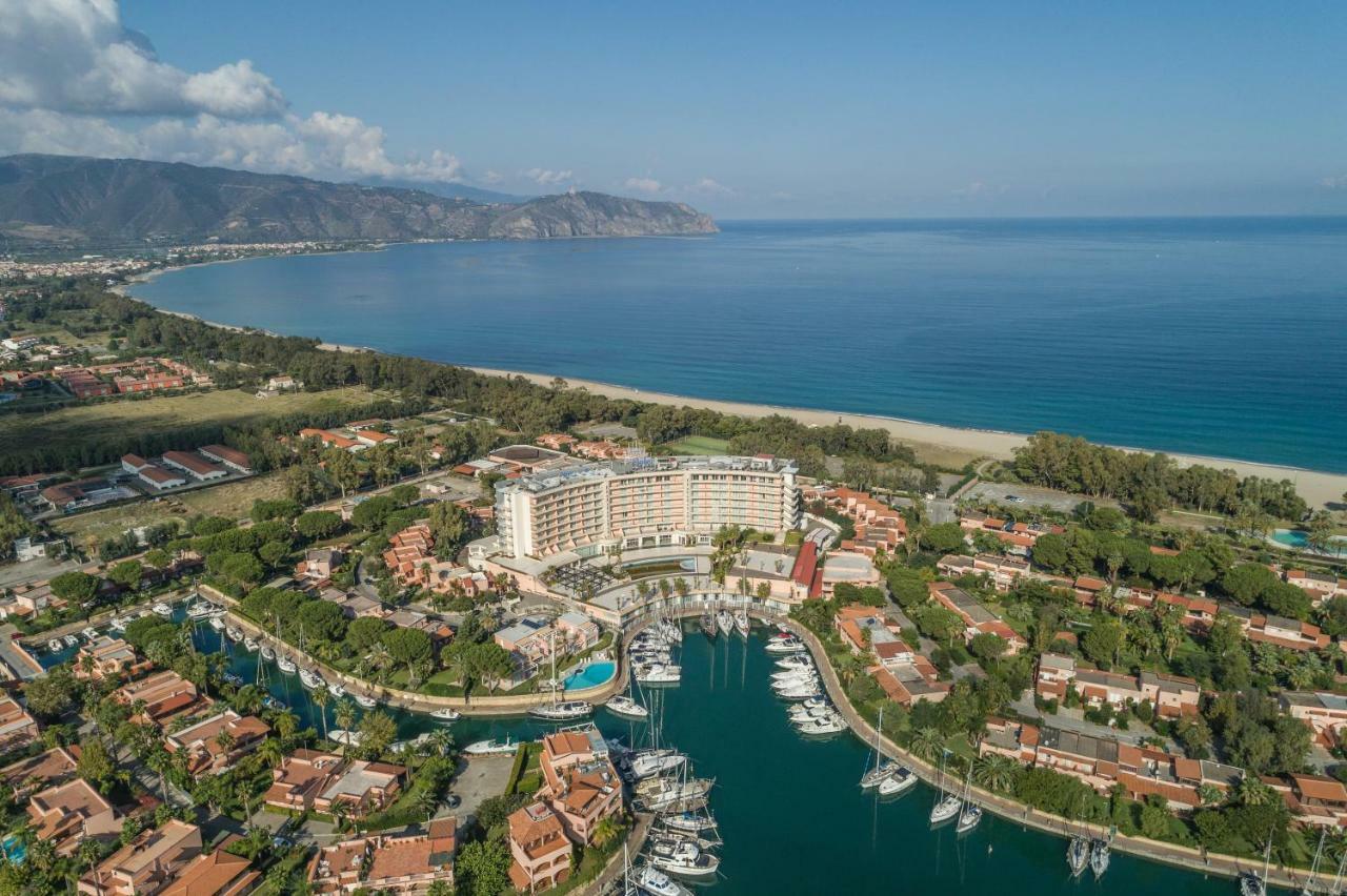 Residence Delfino, Portorosa Furnari Buitenkant foto