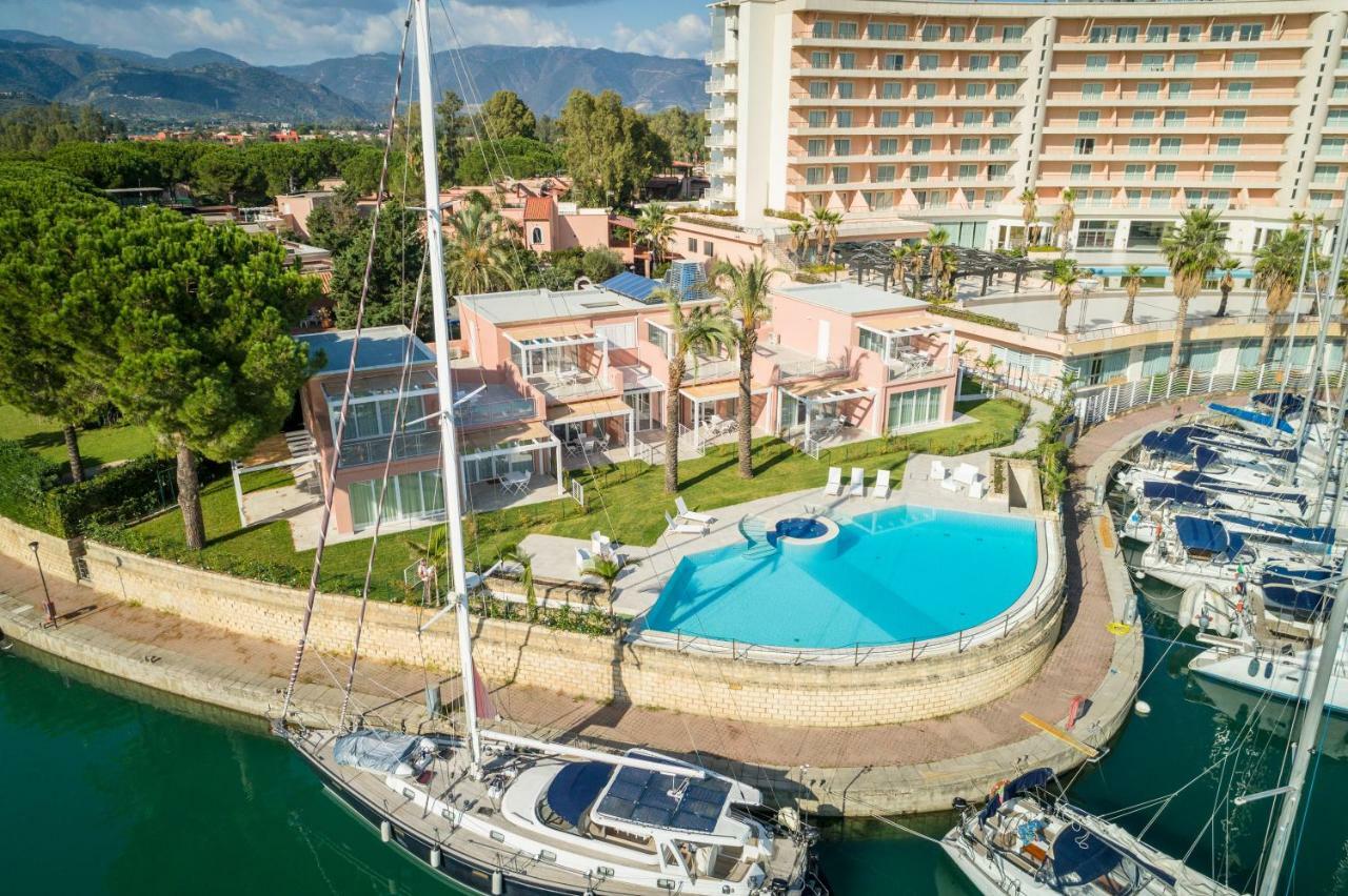 Residence Delfino, Portorosa Furnari Buitenkant foto