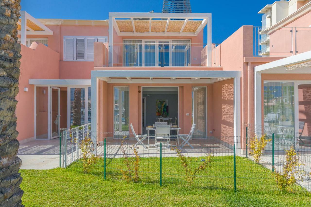 Residence Delfino, Portorosa Furnari Buitenkant foto