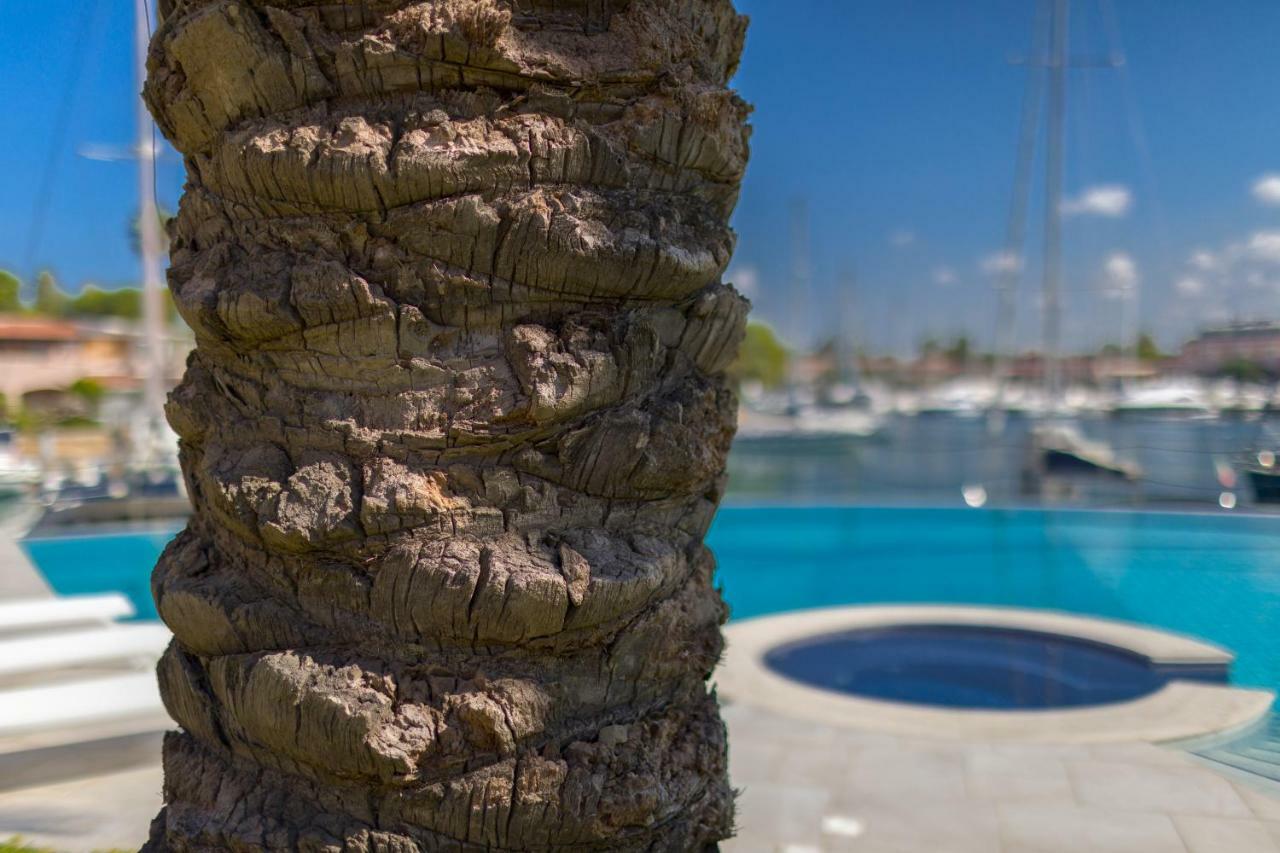 Residence Delfino, Portorosa Furnari Buitenkant foto