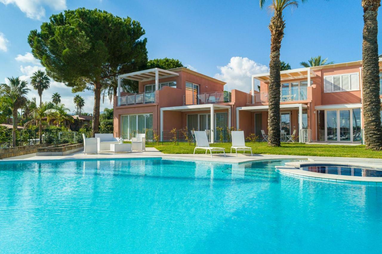 Residence Delfino, Portorosa Furnari Buitenkant foto