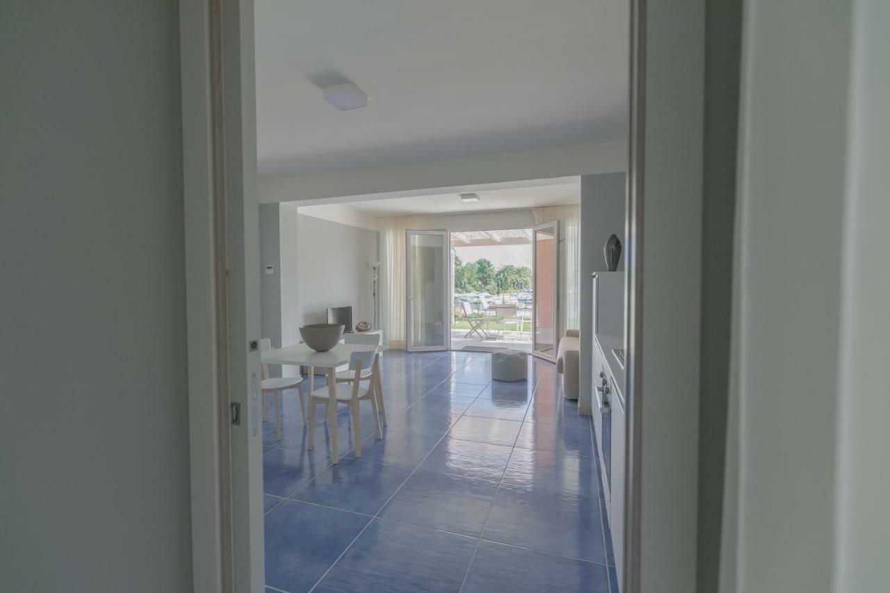 Residence Delfino, Portorosa Furnari Buitenkant foto