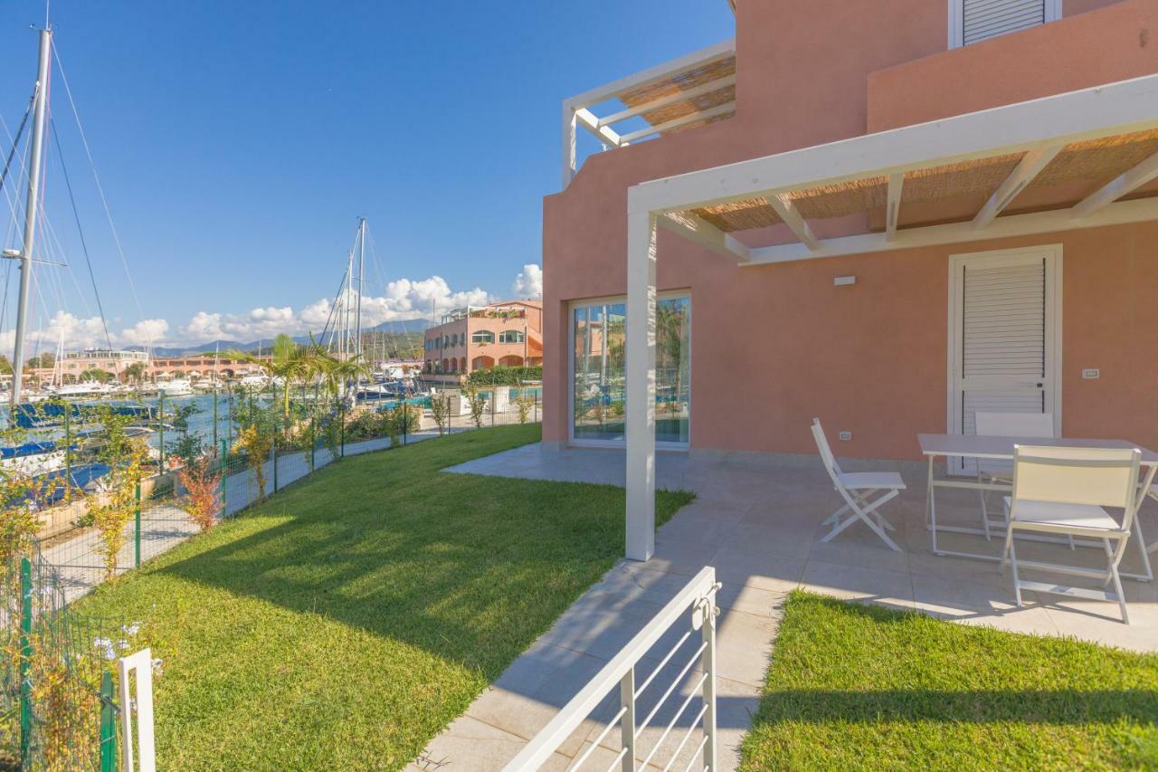 Residence Delfino, Portorosa Furnari Buitenkant foto