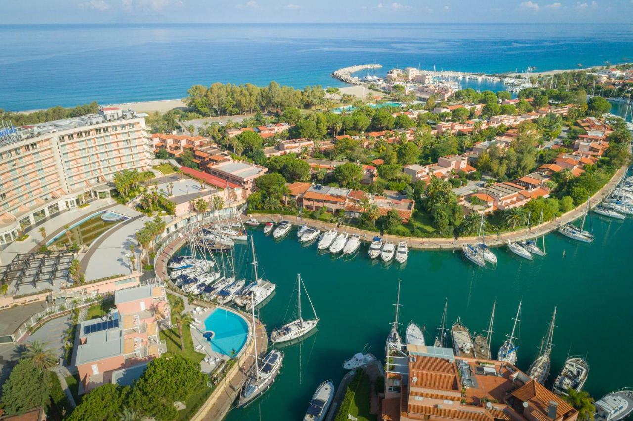 Residence Delfino, Portorosa Furnari Buitenkant foto