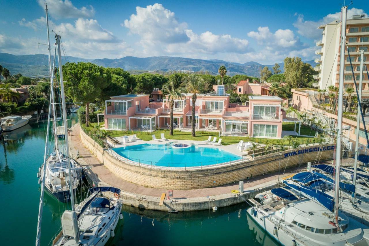 Residence Delfino, Portorosa Furnari Buitenkant foto