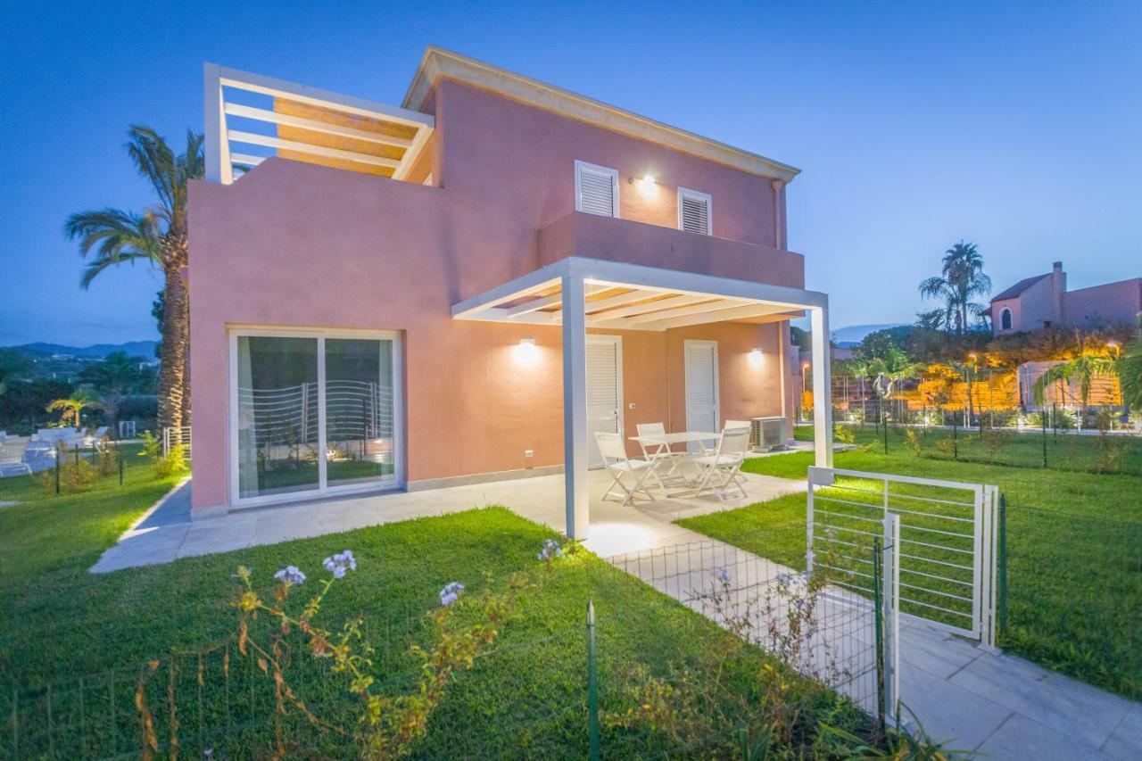 Residence Delfino, Portorosa Furnari Buitenkant foto