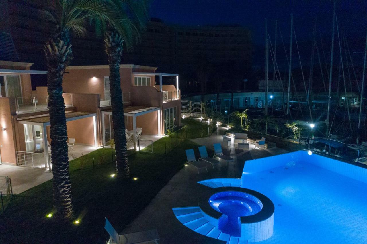 Residence Delfino, Portorosa Furnari Buitenkant foto
