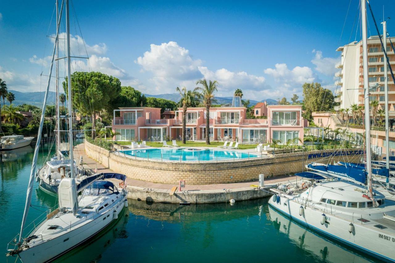 Residence Delfino, Portorosa Furnari Buitenkant foto