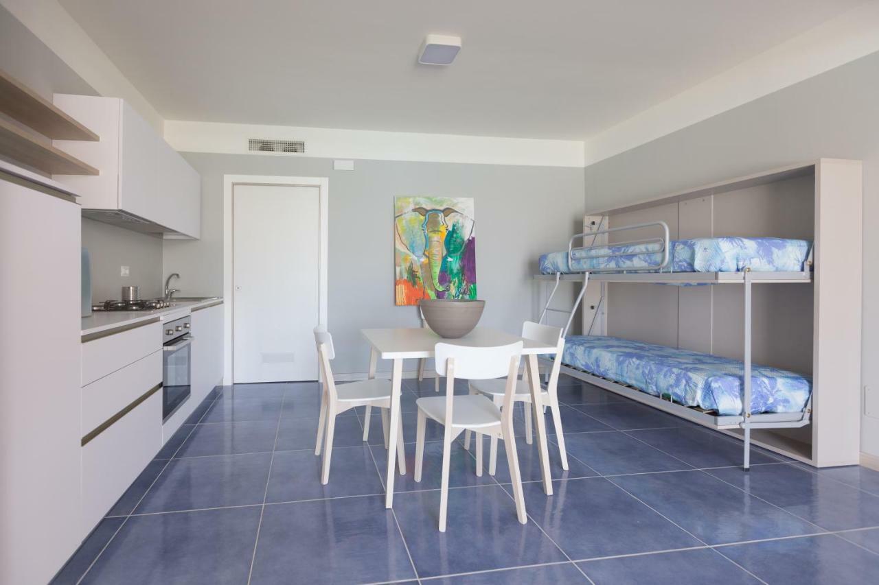 Residence Delfino, Portorosa Furnari Buitenkant foto