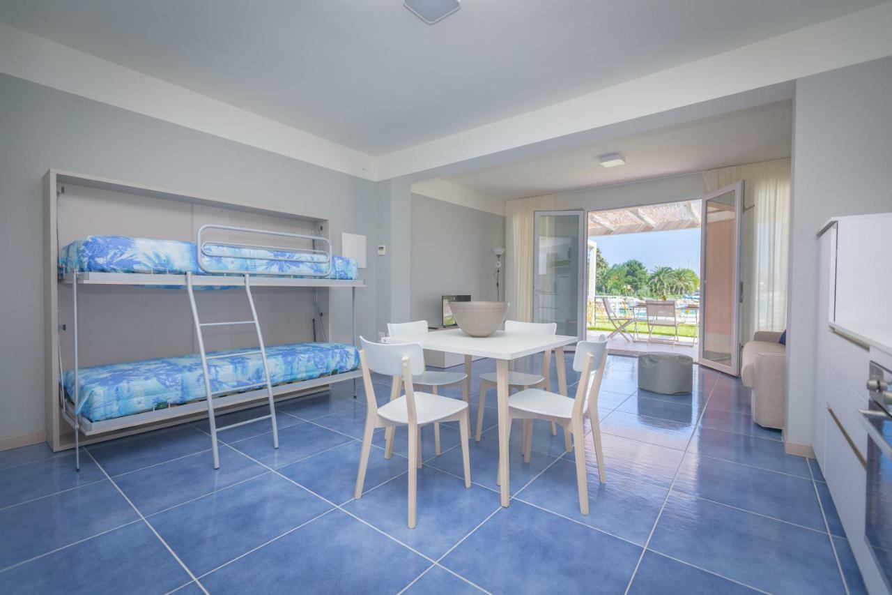 Residence Delfino, Portorosa Furnari Buitenkant foto