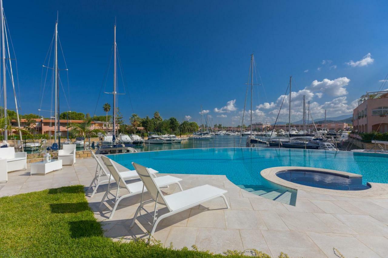 Residence Delfino, Portorosa Furnari Buitenkant foto
