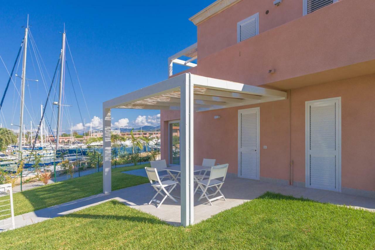 Residence Delfino, Portorosa Furnari Buitenkant foto