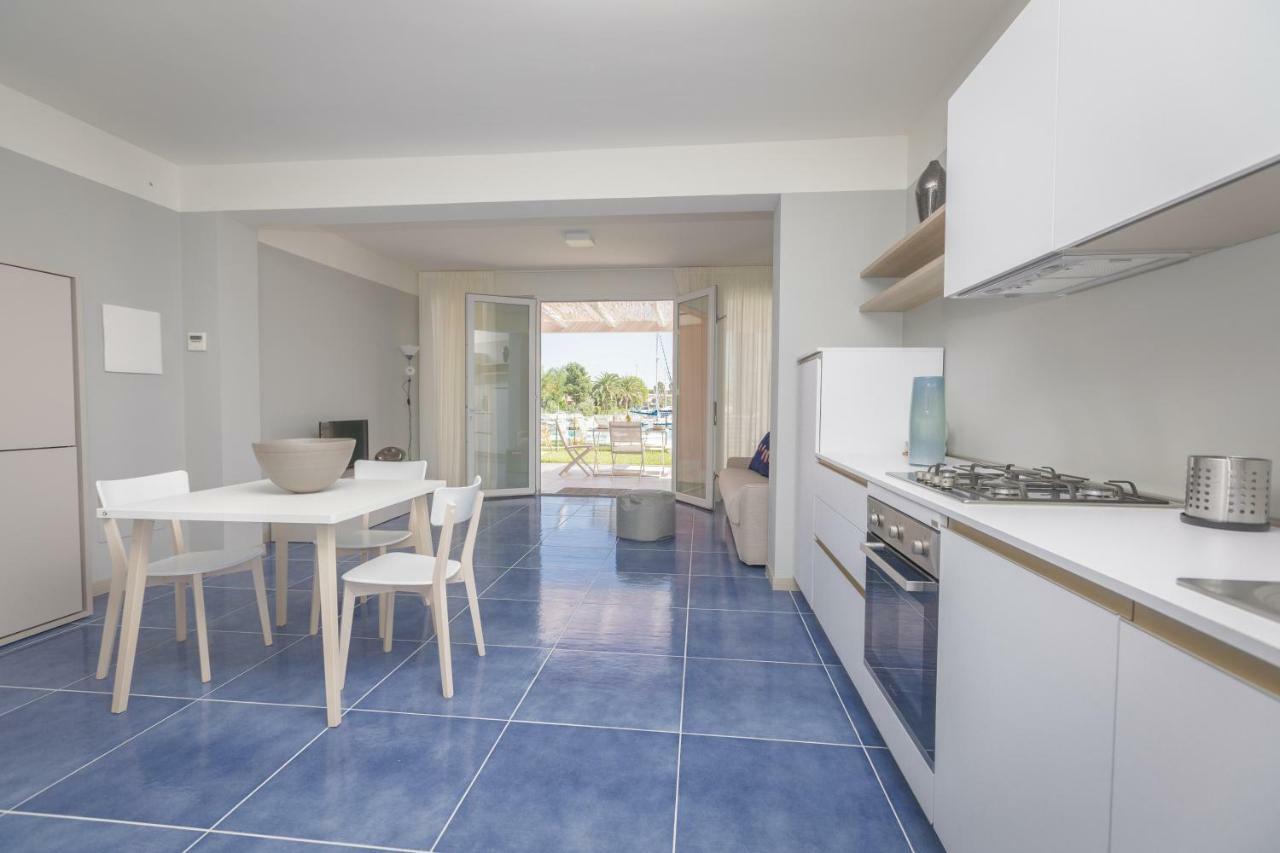 Residence Delfino, Portorosa Furnari Buitenkant foto